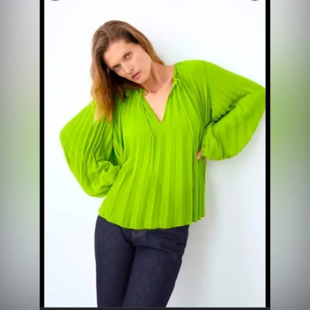 ZARA PLEATED BLOUSE LIME GREEN SIZE XS  NWT